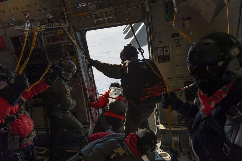Illustration for article titled Check Out These Shots Of A C-17 Dropping Pararescuemen Over The Navy's Arctic OutpostÂ